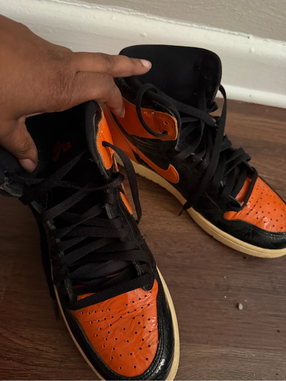 Jordan Retro 1 shiny Orange and Black Inner Shoe Tag - Jumpman Label - Picture 5 of 7